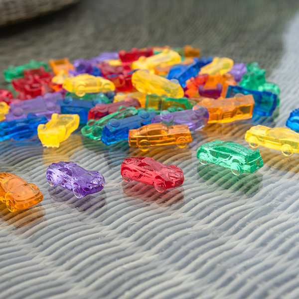 Doorschijnende kleurrijke auto’s