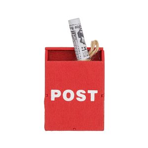 Miniatuur brievenbus met krant